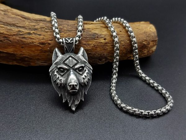 Wolfskopf mit Rune – Bild 2
