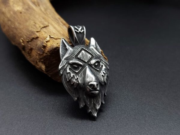 Wolfskopf mit Rune – Bild 11