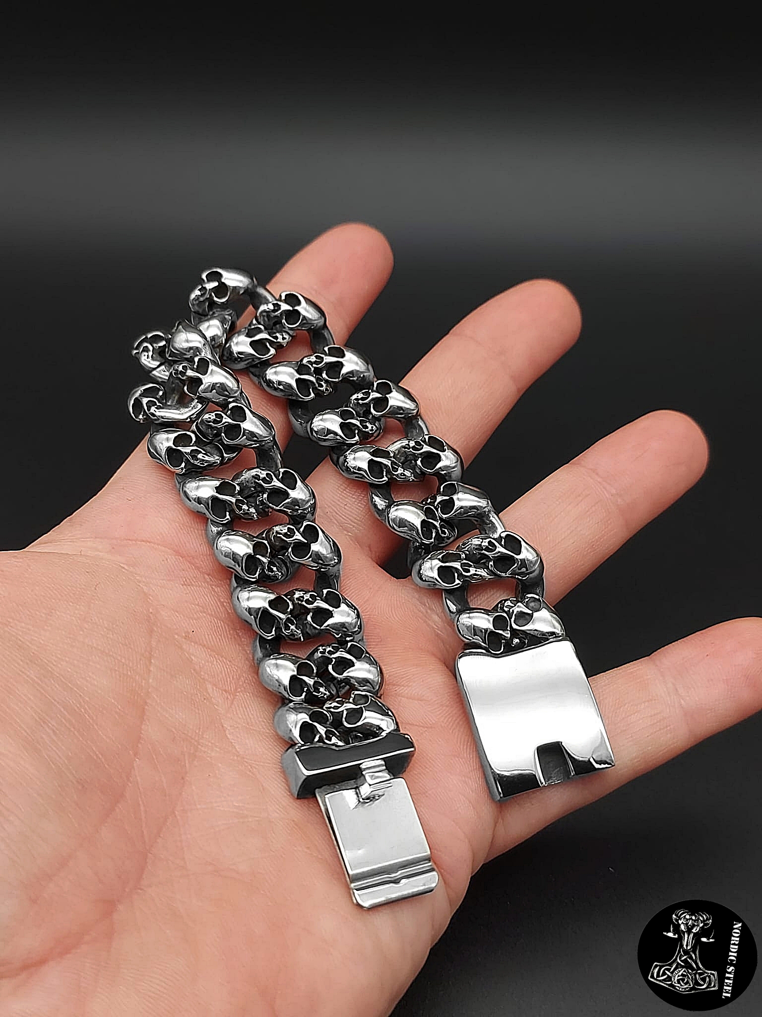 Viele Totenköpfe XL Armband