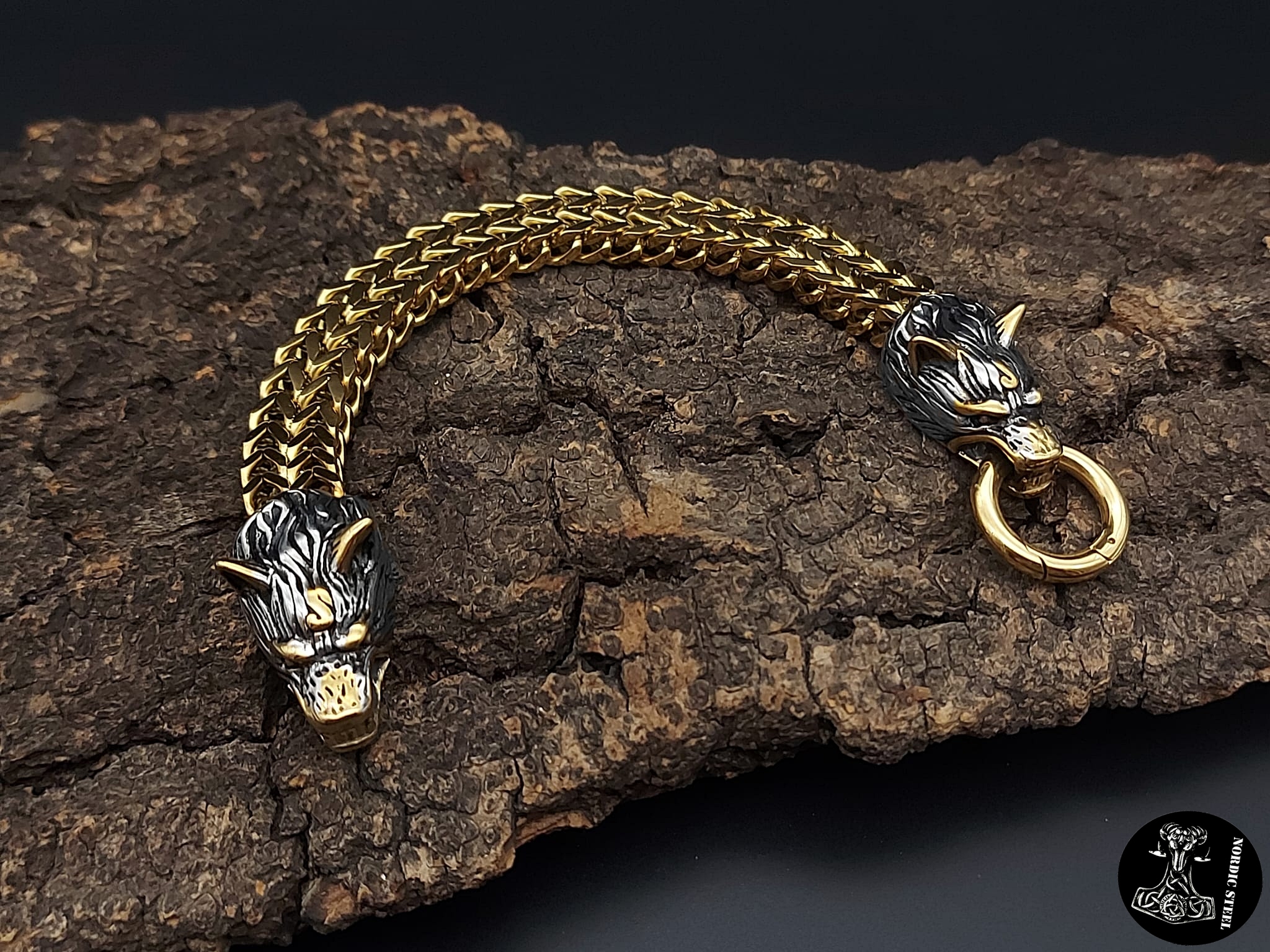 Wolfsköpfe mit vierkant Panzerkette in Gold