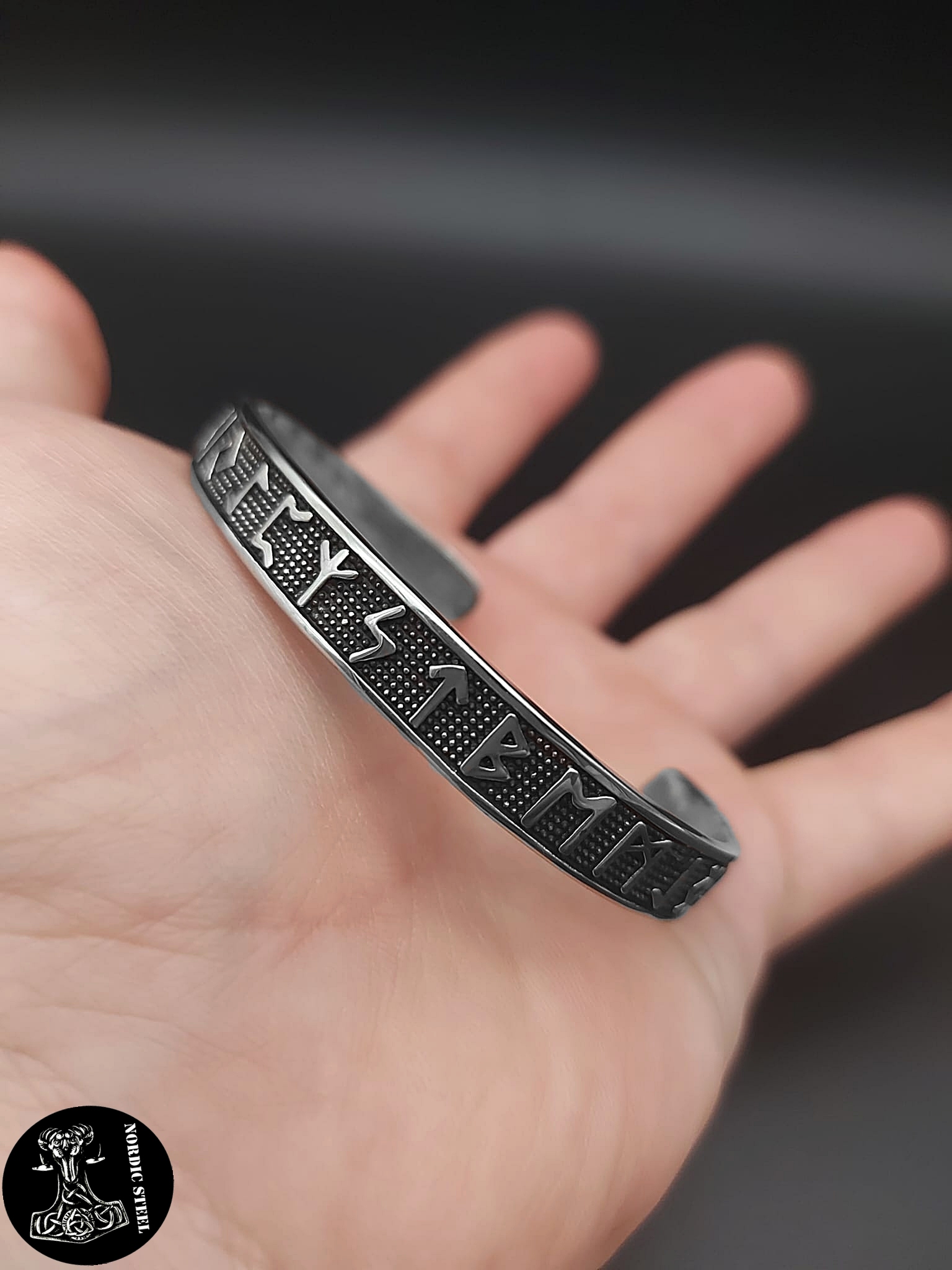 Runenschrift Glänzend Armreif